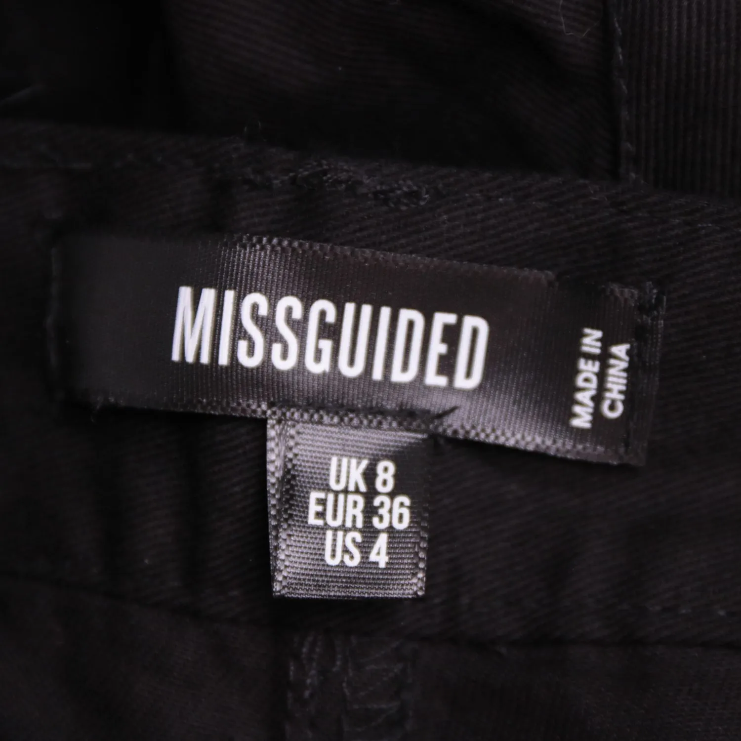 Чёрные брюки карго MISSGUIDED с накладными карманами, размер 42 (S)